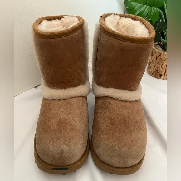 Ugg Kids Hadley II Suede Wool lined Waterproof Short Boots in Chestnut Size 2