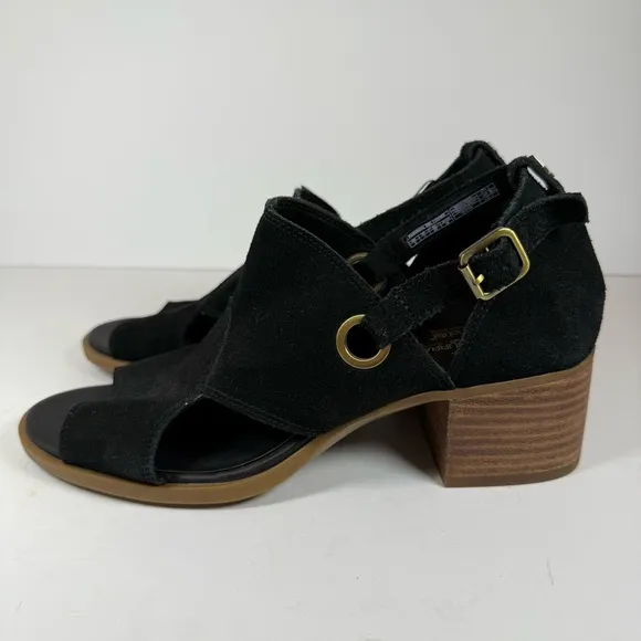 UGG Koolaburra Black Sandals with Crossover Straps Women’s Size 9