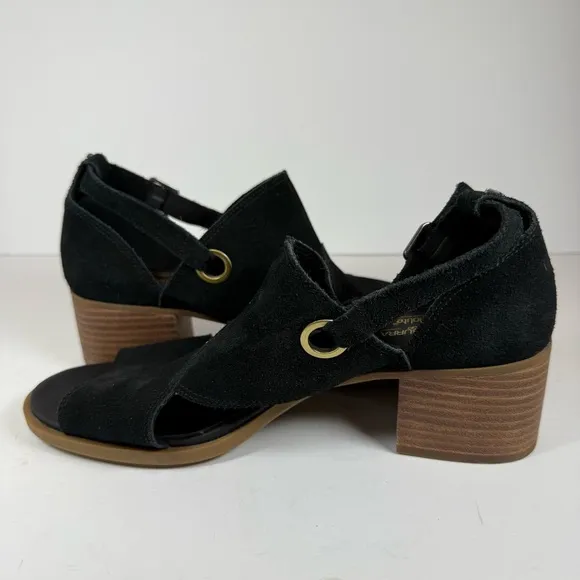 UGG Koolaburra Black Sandals with Crossover Straps Women’s Size 9