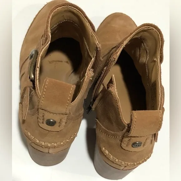 Ugg Leahy Ankle Boots
