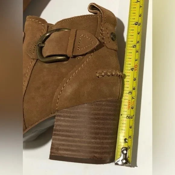 Ugg Leahy Ankle Boots