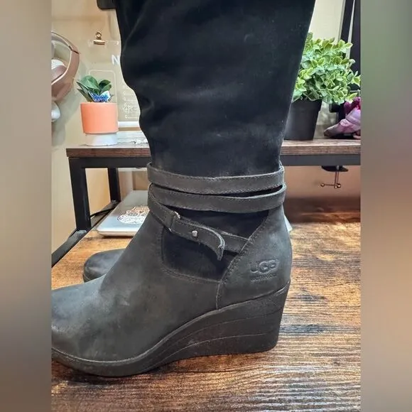 UGG Lesley Tall Leather Wedge Boots. Black Size 6