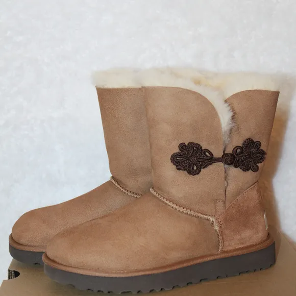 UGG MARIKO BAILEY BOW SUEDE SHORT BOOTS NEW!‎