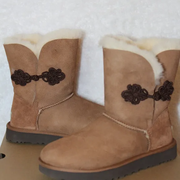 UGG MARIKO BAILEY BOW SUEDE SHORT BOOTS NEW!‎