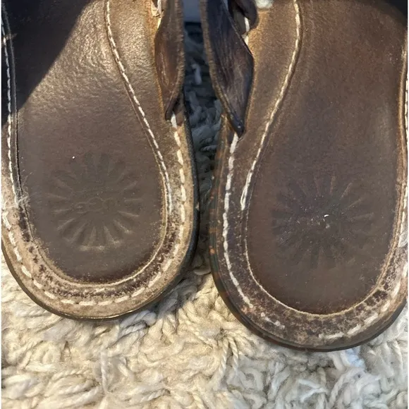 UGG Matala 5701 Women Sandals Leather Flip Flop size 9