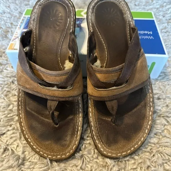 UGG Matala 5701 Women Sandals Leather Flip Flop size 9