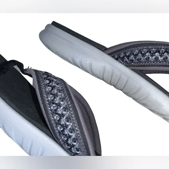 UGG men 12 TASMAN black gray sandals men’s flip flops size 12