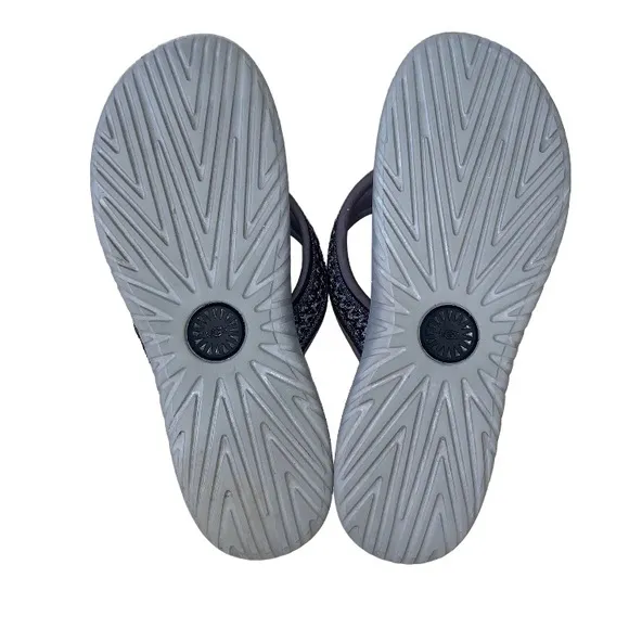 UGG men 12 TASMAN black gray sandals men’s flip flops size 12