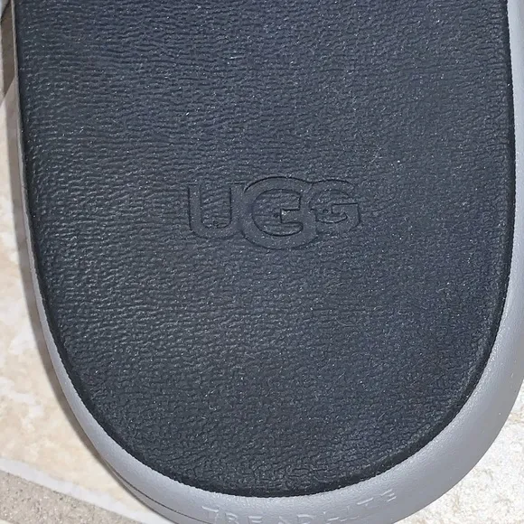UGG men 12 TASMAN black gray sandals men’s flip flops size 12