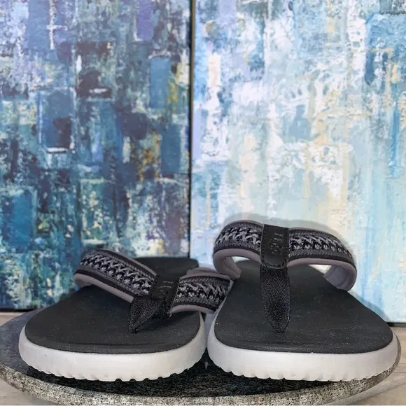 UGG men 12 TASMAN black gray sandals men’s flip flops size 12