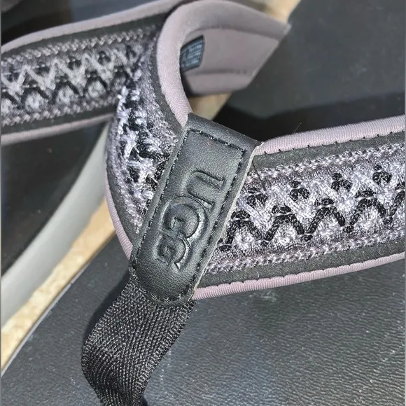 UGG men 12 TASMAN black gray sandals men’s flip flops size 12