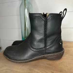 Ugg Neevah Short Boots Women's Black Round Toe Size 6