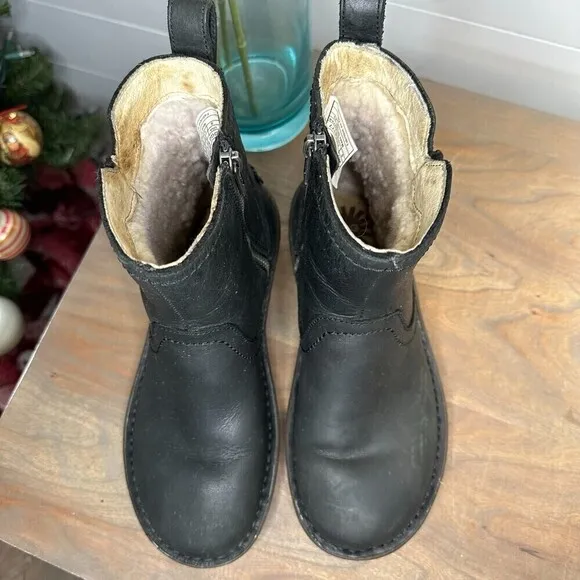 Ugg Neevah Short Boots Women's Black Round Toe Size 6