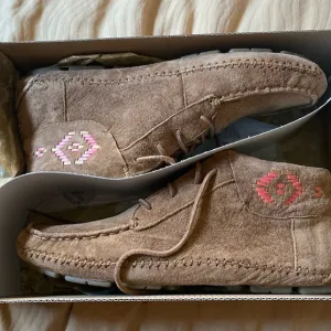 Ugg new short boots Rustic weave chestnut
