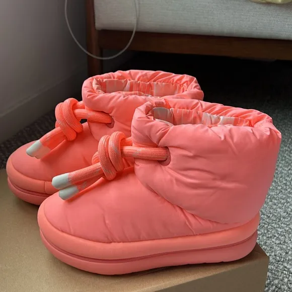 UGG PUFFY SHORT BOOTIE ANKLE BOOTS SIZE 8 BRAND NEW