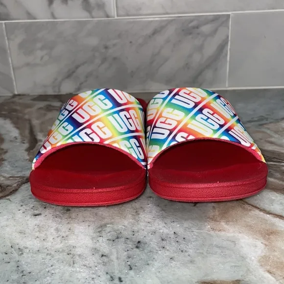 UGG Rainbow Logo BEACH SLIDES - Little Kids Size 2 Sandals NEW IN BOX