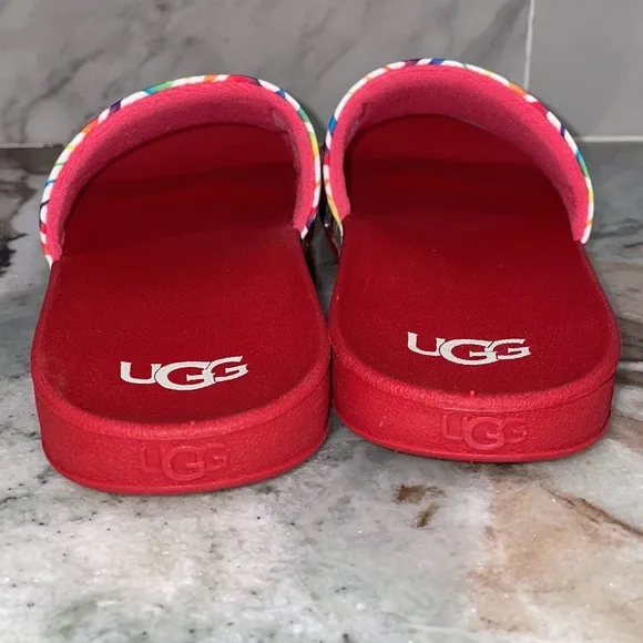 UGG Rainbow Logo BEACH SLIDES - Little Kids Size 2 Sandals NEW IN BOX
