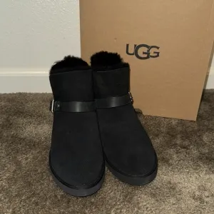 Ugg Romely Short Buckle Boots