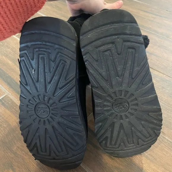 Ugg Short Bailey Button II Boots