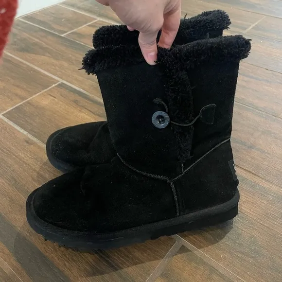 Ugg Short Bailey Button II Boots