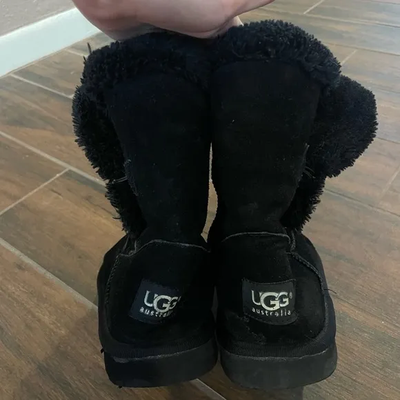 Ugg Short Bailey Button II Boots