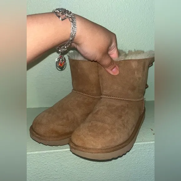 Ugg short bow boot