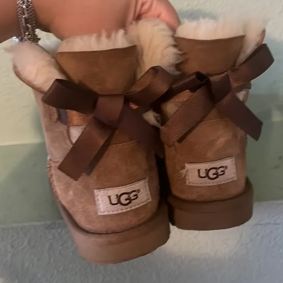 Ugg short bow boot