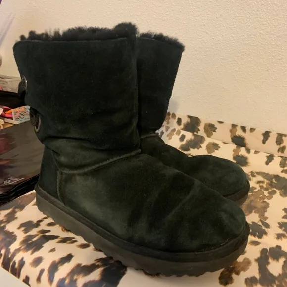 UGG Size 8 Black Customizable Bailey Bow Short Boots