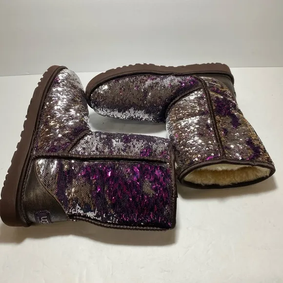 UGG Women Classic Short Sequin Sparkle Boots Silver Pink Reversible Size 7