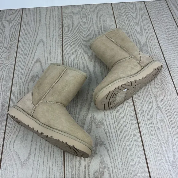 UGG Women's Classic Short II Boots US7 Mustard Seed $180 *UGG EXCLUSIVE COLOR*
