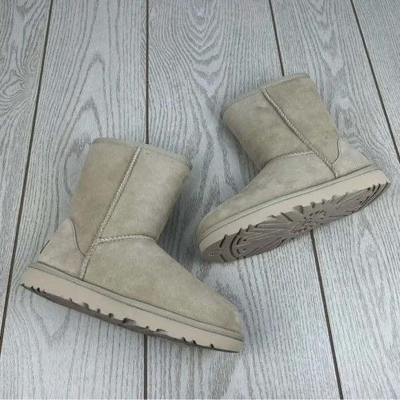 UGG Women's Classic Short II Boots US7 Mustard Seed $180 *UGG EXCLUSIVE COLOR*