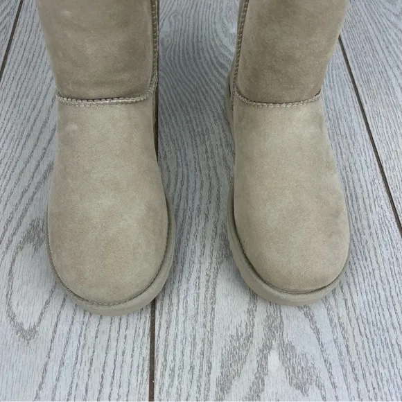 UGG Women's Classic Short II Boots US7 Mustard Seed $180 *UGG EXCLUSIVE COLOR*