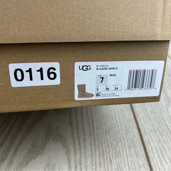 UGG Women's Classic Short II Boots US7 Mustard Seed $180 *UGG EXCLUSIVE COLOR*