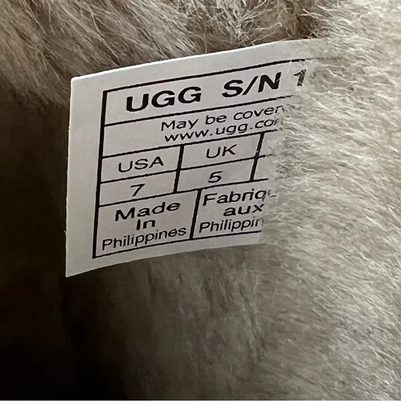 UGG Women's Classic Short II Boots US7 Mustard Seed $180 *UGG EXCLUSIVE COLOR*