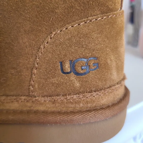 UGG Women's Nuemel Chukka Style Brown Lace Up Boots Size 6