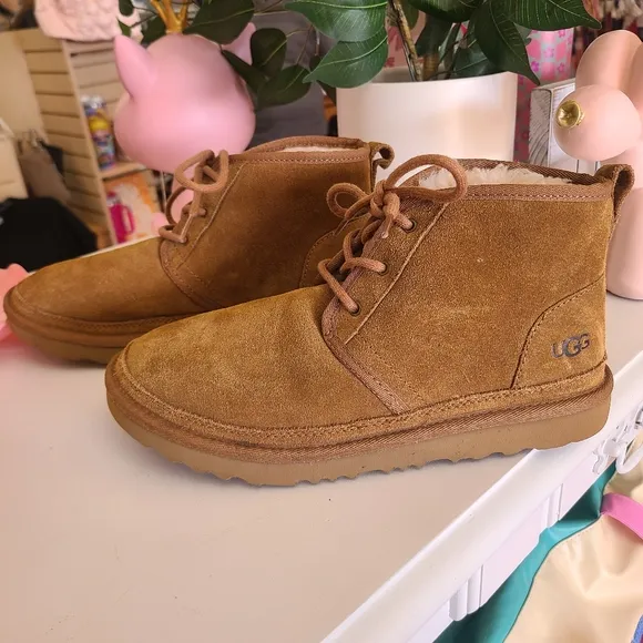 UGG Women's Nuemel Chukka Style Brown Lace Up Boots Size 6