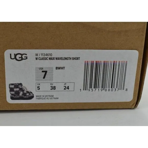 UGG Womens Size 7 Classic Maxi Black White Wave UGGPlush Wool Blend Short Boots