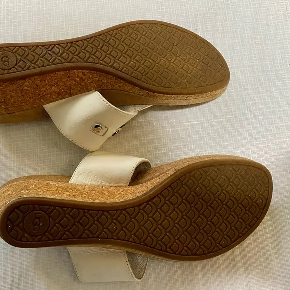 UGG Women's Sz 9 M 40 White Wedge Sandals