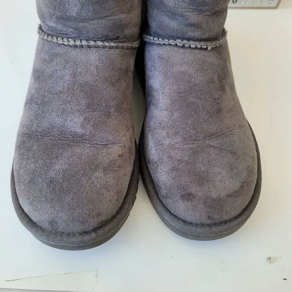 UGG classic Short Gray boots