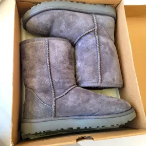 UGG classic Short Gray boots