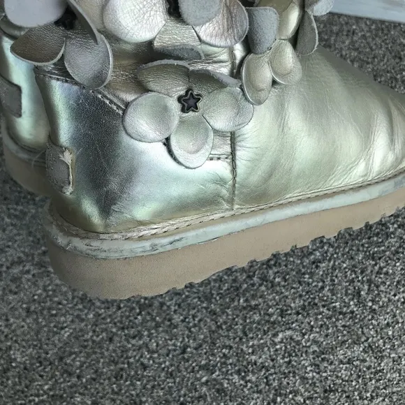 Ugg’s Girls Gold Short boots size 3