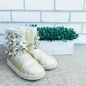 Ugg’s Girls Gold Short boots size 3