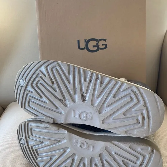 Uggs, Kids Classic Short, Sequin Star, size 5