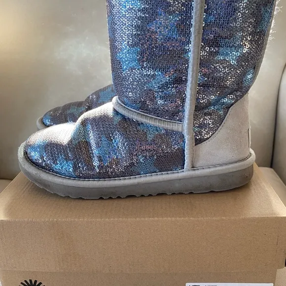 Uggs, Kids Classic Short, Sequin Star, size 5