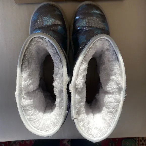 Uggs, Kids Classic Short, Sequin Star, size 5