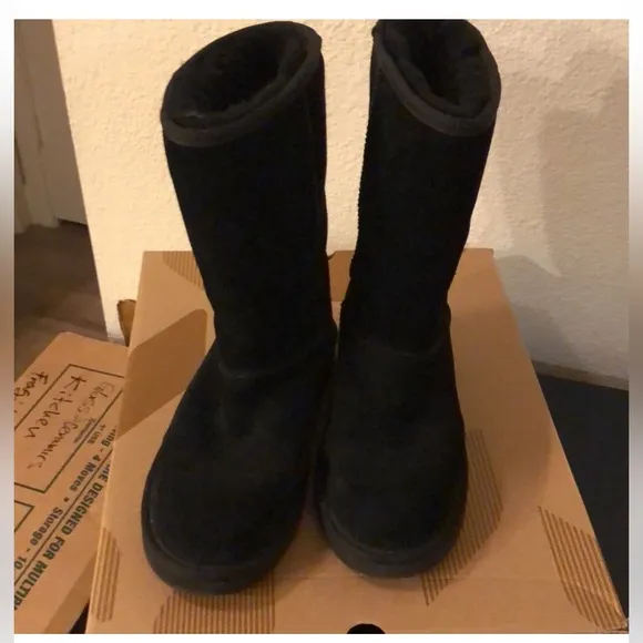UGGS KOOLA Tall Boots - Classic UGGS! EUC 🌟