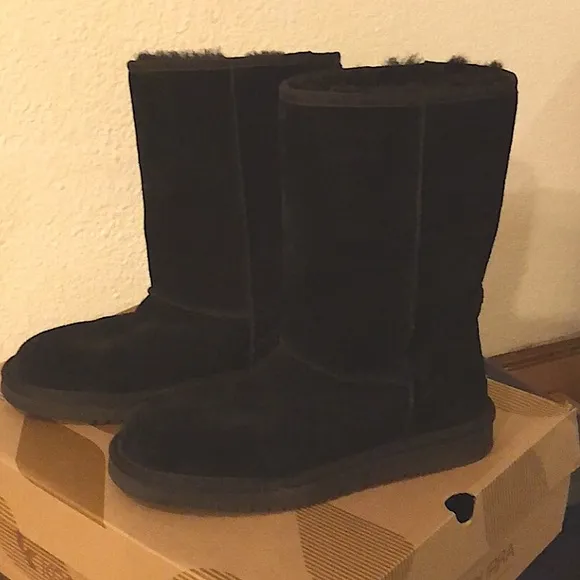 UGGS KOOLA Tall Boots - Classic UGGS! EUC 🌟