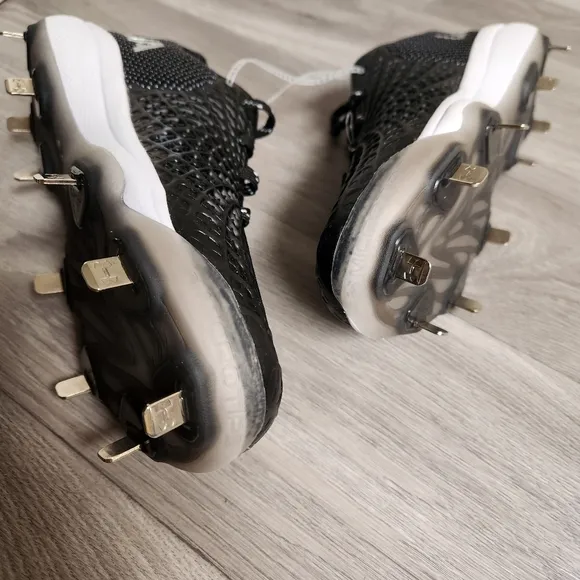 Under Armour Black Cleats Shoes Size 9 Athletic Breathable Softball Sports