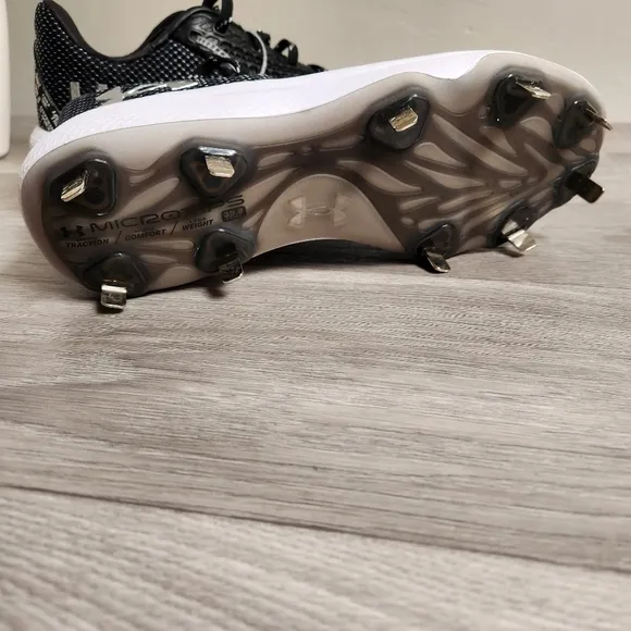 Under Armour Black Cleats Shoes Size 9 Athletic Breathable Softball Sports