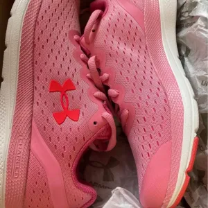 Under Armour Girls size 4 Pink Shoes light weight model-UA GS CHARGED IMPULSE